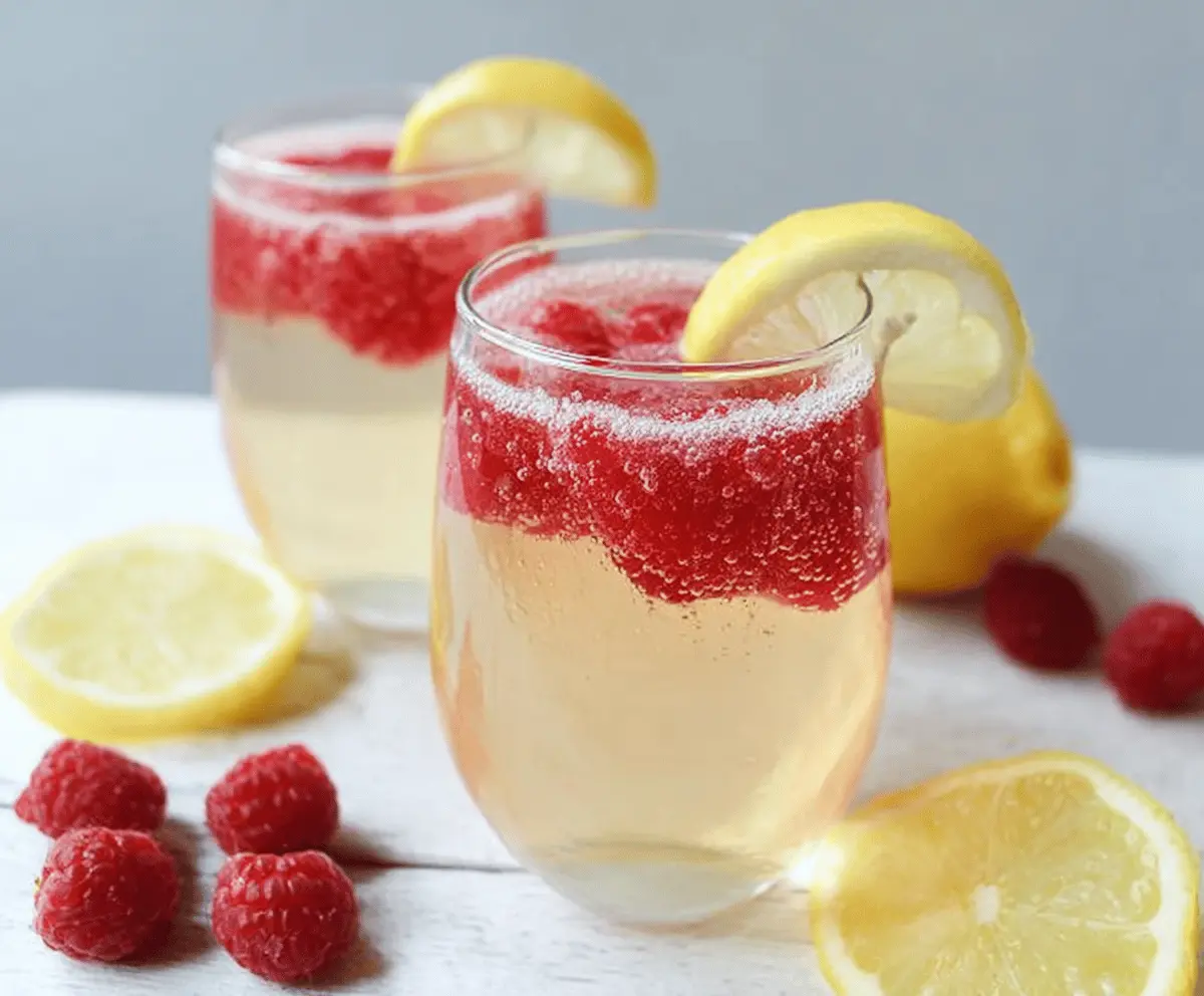 Easy Raspberry Limoncello Prosecco Cocktail Recipe